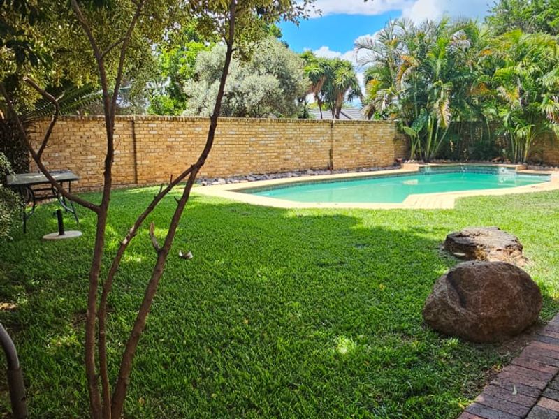 Spacious Family Living with Exceptional Features in Brits – Voeltjiedorp - Photo 2