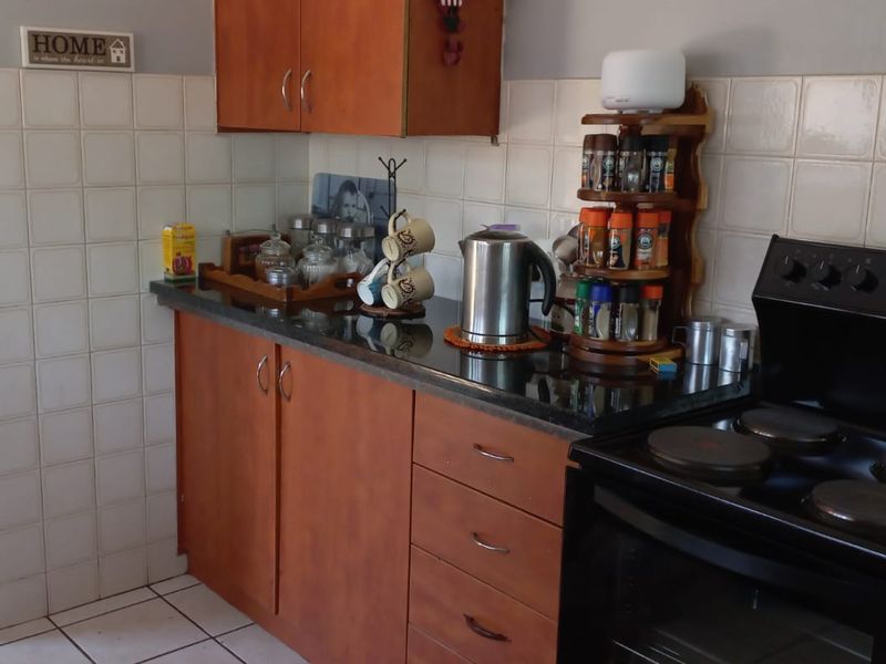 3 Bedroom House for Sale In Mooinooi. - Photo 9