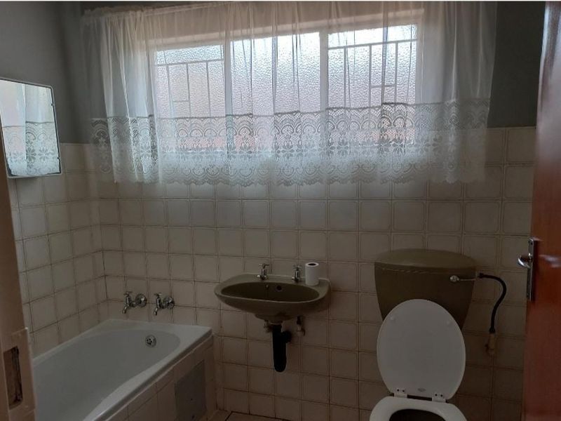 3 Bedroom House for Sale In Mooinooi. - Photo 7