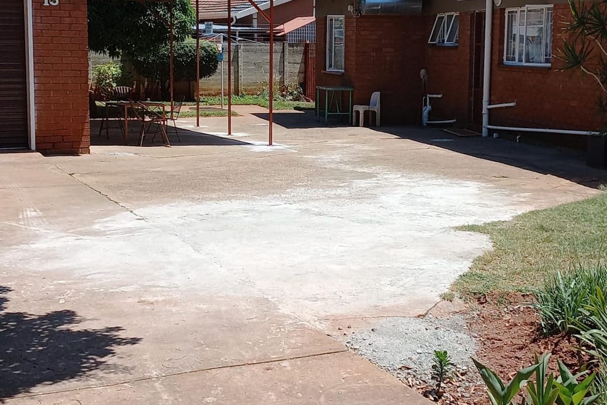 3 Bedroom House for Sale In Mooinooi. - Photo 2