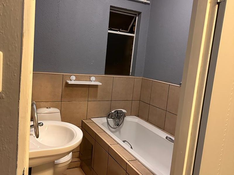 2 bedroom apartment for sale - Photo 4