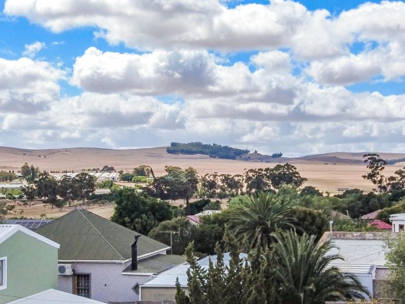 Prime Location Living – Walk to the Golf Course & Town Centre! - Photo 7