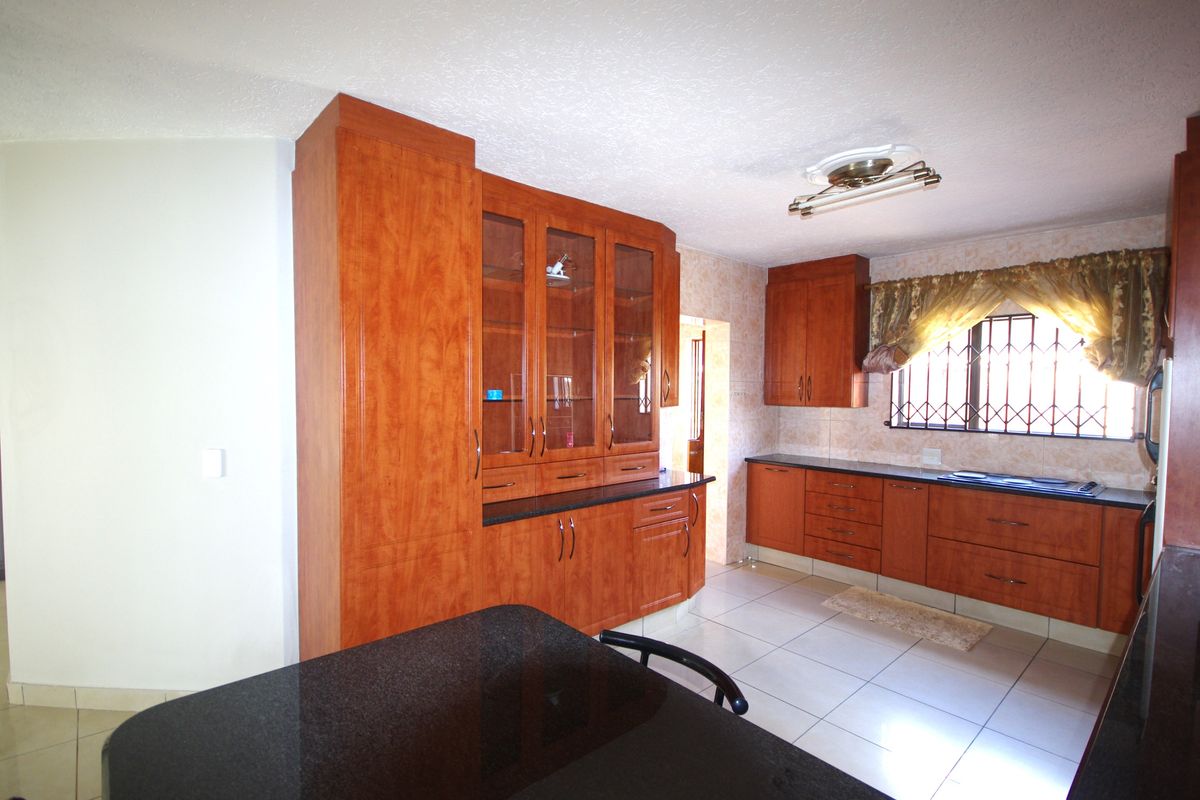 Stunning Secure Living - Photo 3