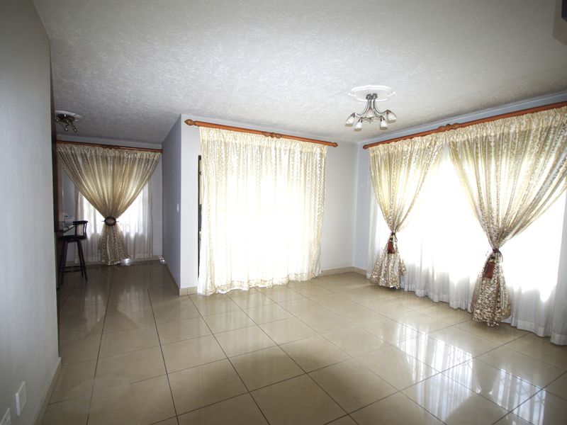 Stunning Secure Living - Photo 10