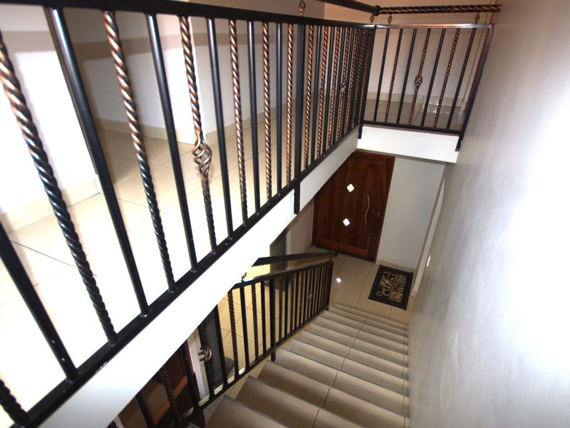 Stunning Secure Living - Photo 8