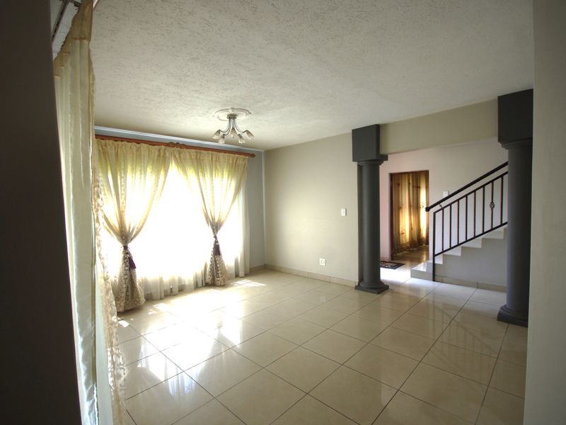 Stunning Secure Living - Photo 7