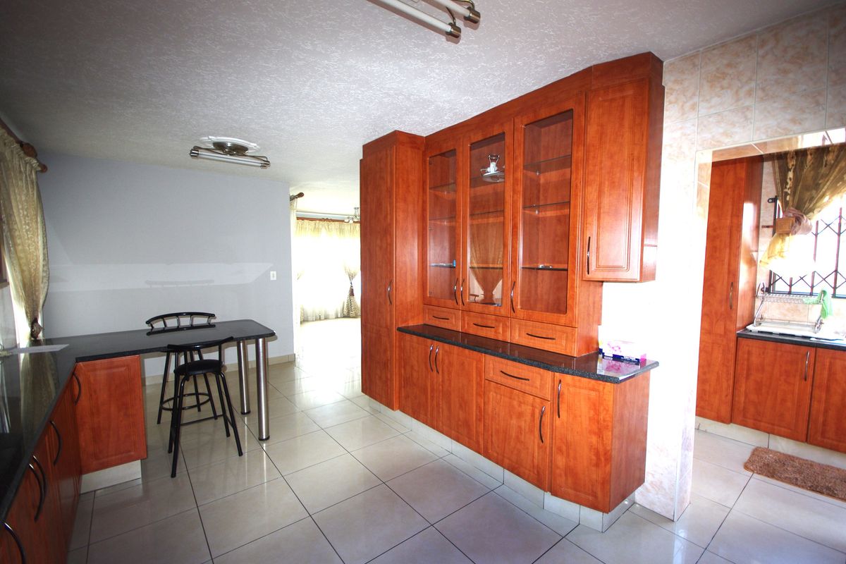 Stunning Secure Living - Photo 5