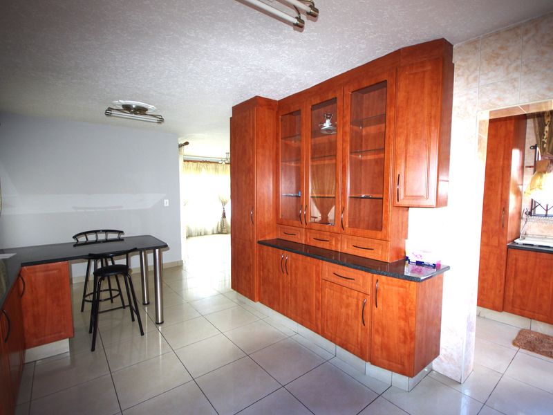 Stunning Secure Living - Photo 5