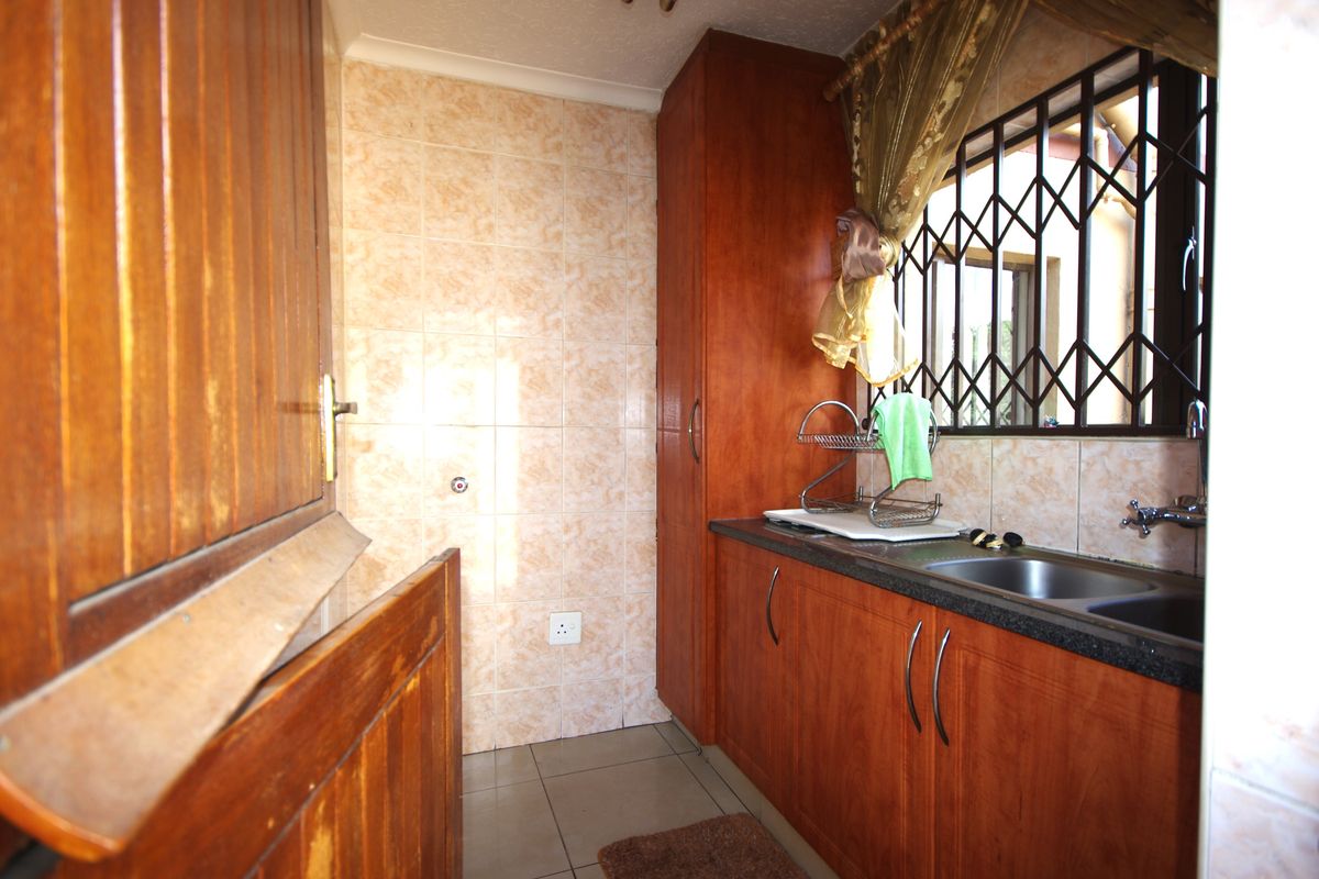 Stunning Secure Living - Photo 4