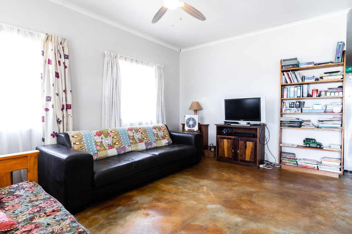 Modern Comfort and Style - Photo 5