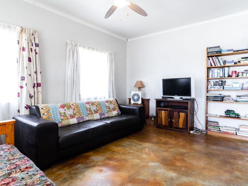 Modern Comfort and Style - Photo 5