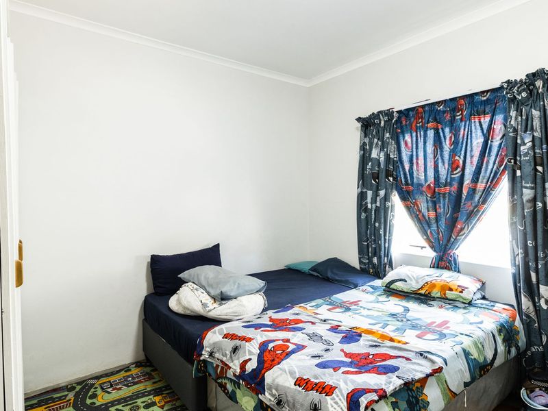 Modern Comfort and Style - Photo 8