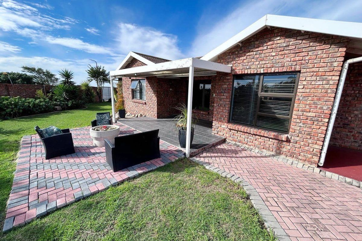 BLUEWATER BAY 3 BED 2 BATH HOUSE WITH FLATLET FOR SALE - Photo 2