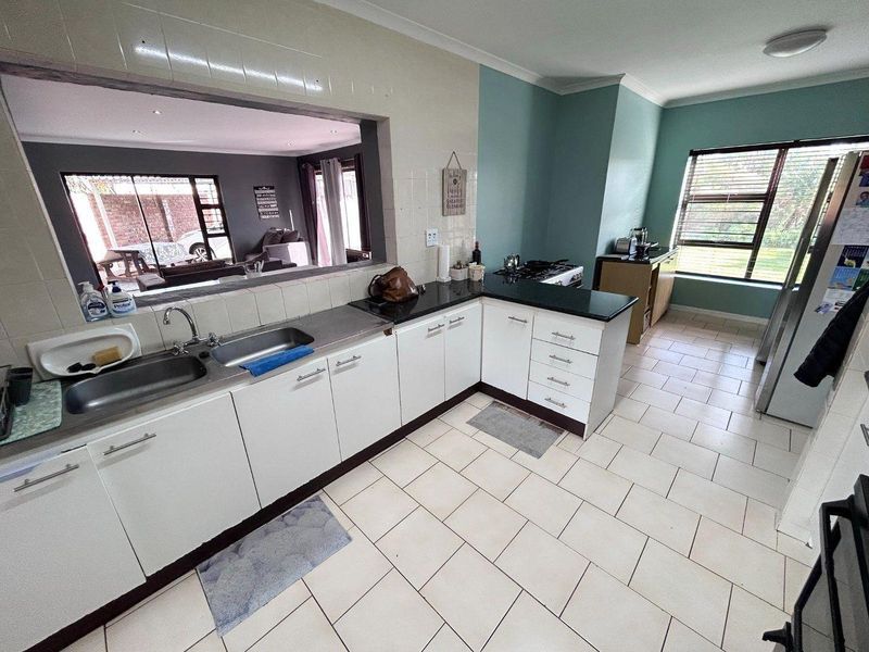 BLUEWATER BAY 3 BED 2 BATH HOUSE WITH FLATLET FOR SALE - Photo 4