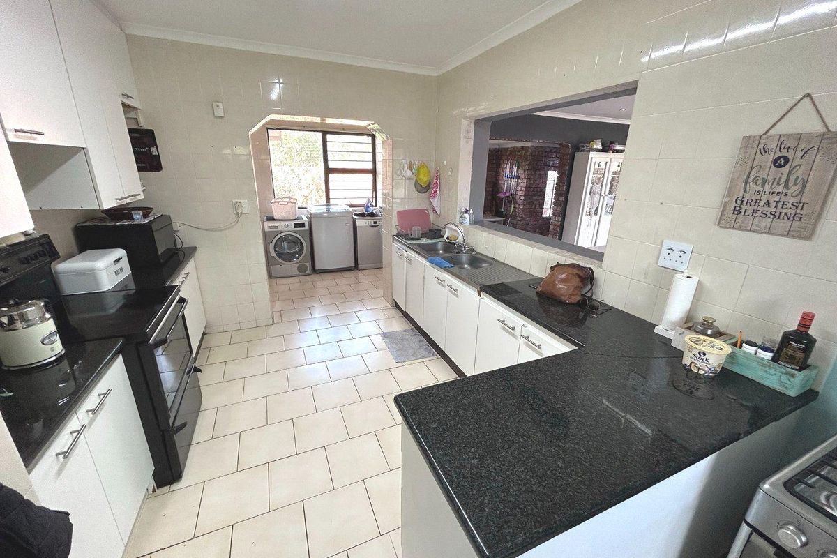 BLUEWATER BAY 3 BED 2 BATH HOUSE WITH FLATLET FOR SALE - Photo 5