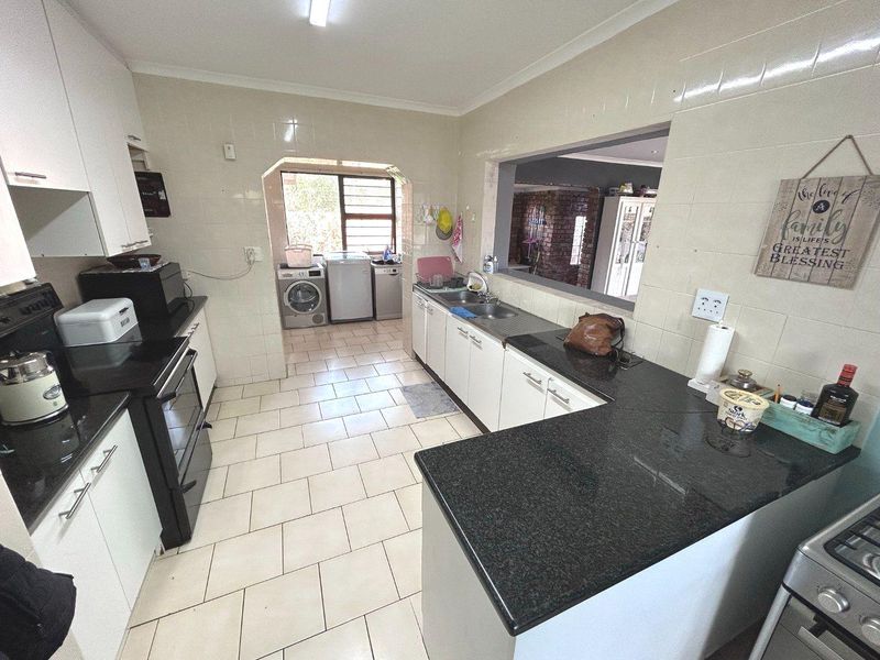 BLUEWATER BAY 3 BED 2 BATH HOUSE WITH FLATLET FOR SALE - Photo 5