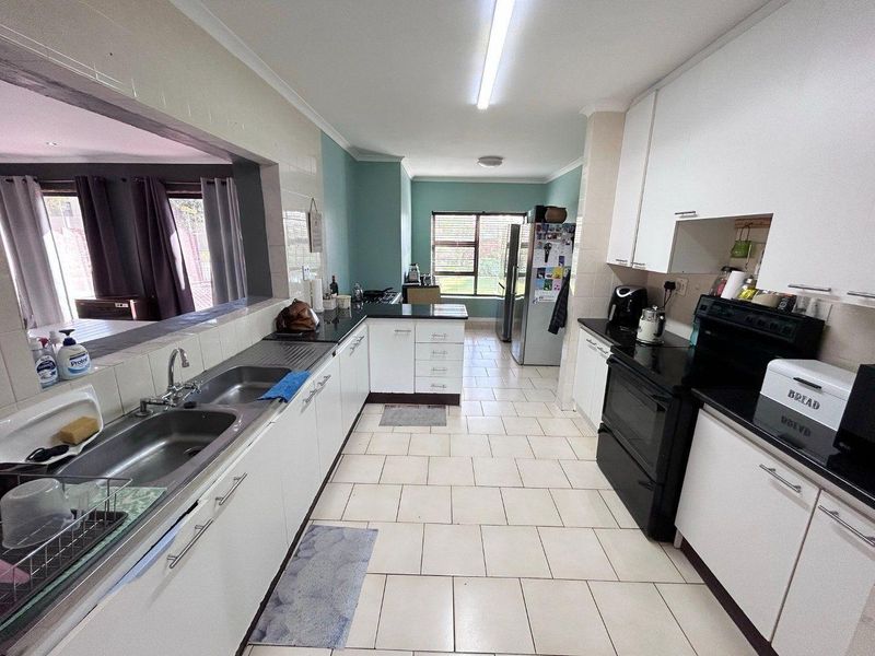 BLUEWATER BAY 3 BED 2 BATH HOUSE WITH FLATLET FOR SALE - Photo 3