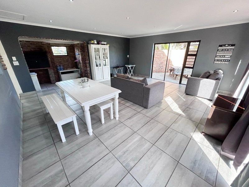 BLUEWATER BAY 3 BED 2 BATH HOUSE WITH FLATLET FOR SALE - Photo 10