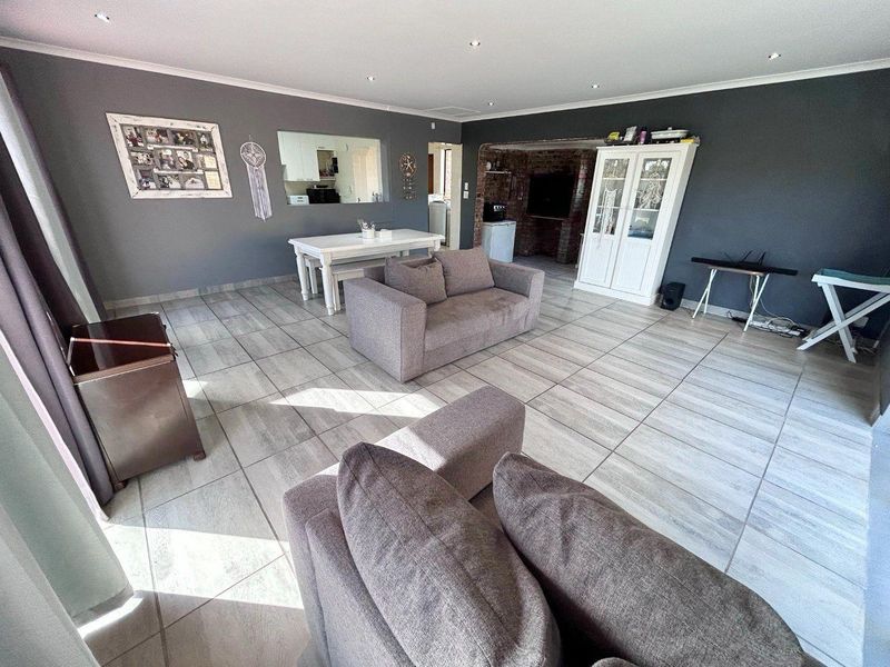 BLUEWATER BAY 3 BED 2 BATH HOUSE WITH FLATLET FOR SALE - Photo 9