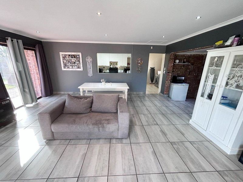 BLUEWATER BAY 3 BED 2 BATH HOUSE WITH FLATLET FOR SALE - Photo 7