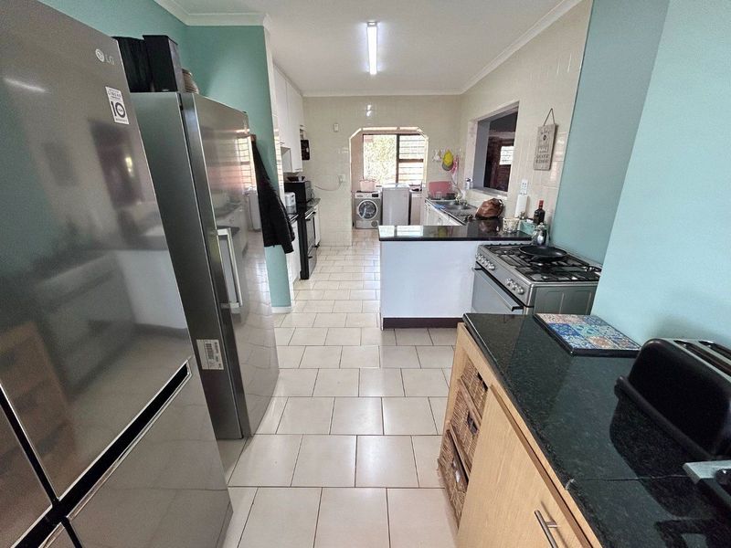 BLUEWATER BAY 3 BED 2 BATH HOUSE WITH FLATLET FOR SALE - Photo 6