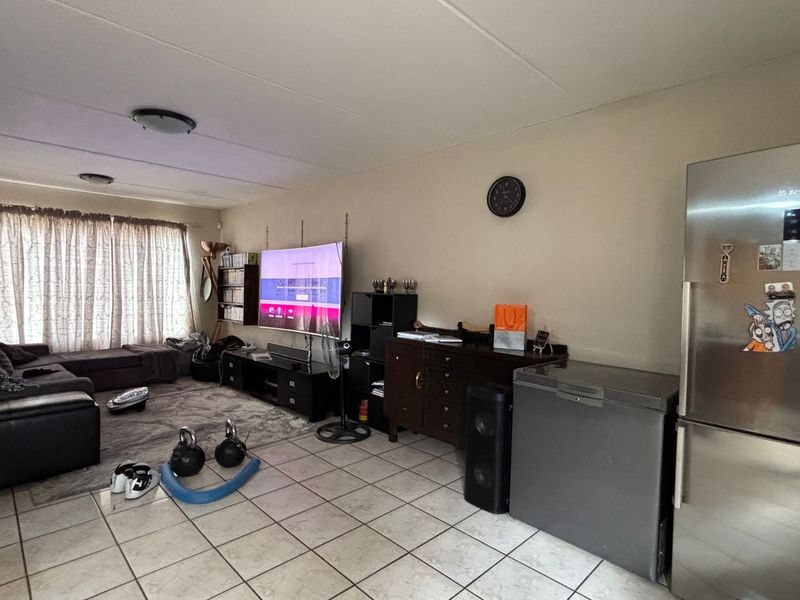 3 BEDROOM HOUSE TO LET - Photo 3