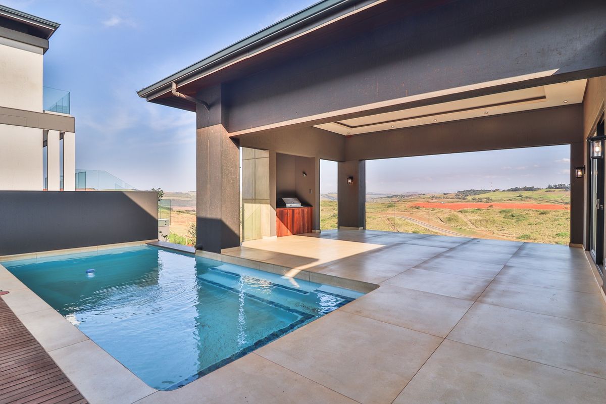 Freestanding large family home in sought after Zimbali Lakes - Photo 3