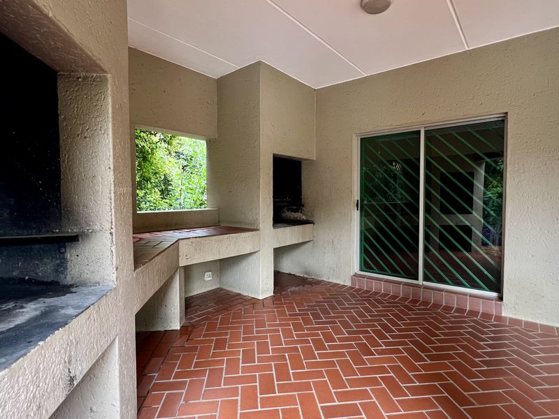 Charming Middle Floor Studio Apartment with Private Balcony - 1st Aug 2026 - Photo 1