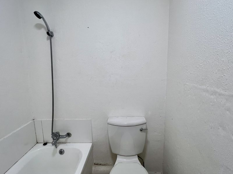Charming Middle Floor Studio Apartment with Private Balcony - 1st Aug 2026 - Photo 7