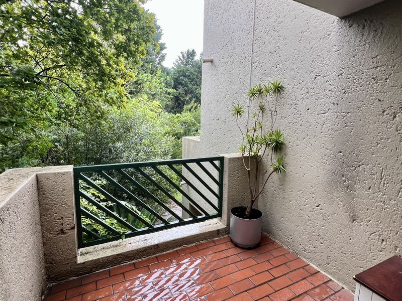 Charming Middle Floor Studio Apartment with Private Balcony - 1st Aug 2026 - Photo 8