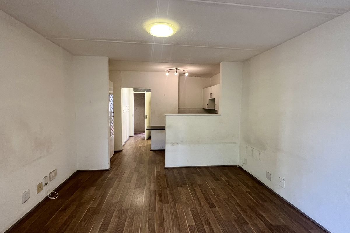 Charming Middle Floor Studio Apartment with Private Balcony - 1st Aug 2026 - Photo 3