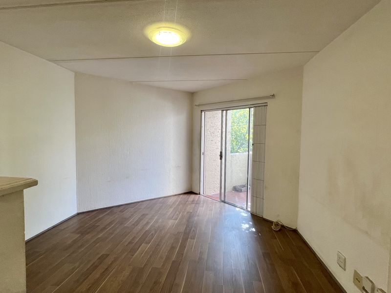 Charming Middle Floor Studio Apartment with Private Balcony - 1st Aug 2026 - Photo 4
