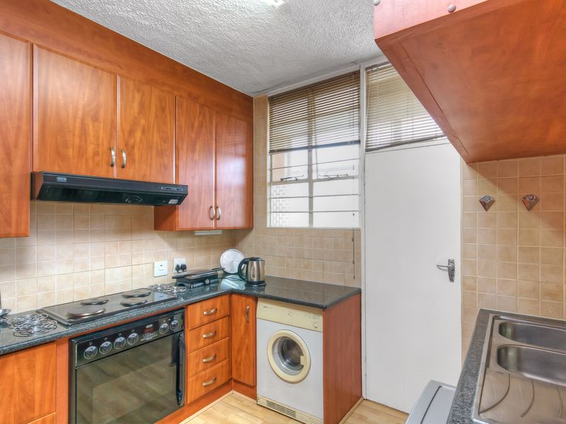 URGENT SALE!!! PERFECT LOCK UP AND GO IN A WELL MAINTAINED AND SECURE COMPLEX!!! - Photo 7