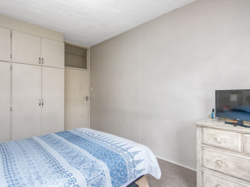 URGENT SALE!!! PERFECT LOCK UP AND GO IN A WELL MAINTAINED AND SECURE COMPLEX!!! - Photo 9