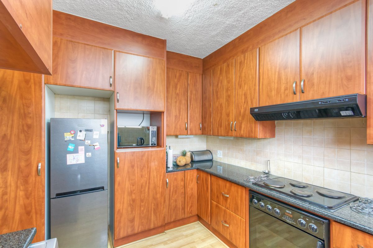 URGENT SALE!!! PERFECT LOCK UP AND GO IN A WELL MAINTAINED AND SECURE COMPLEX!!! - Photo 5