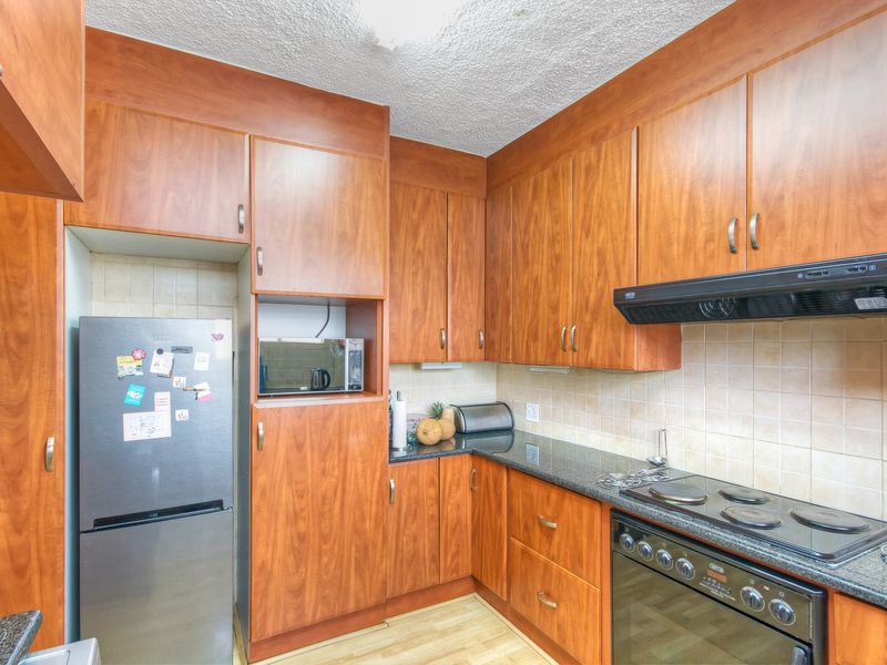 URGENT SALE!!! PERFECT LOCK UP AND GO IN A WELL MAINTAINED AND SECURE COMPLEX!!! - Photo 5