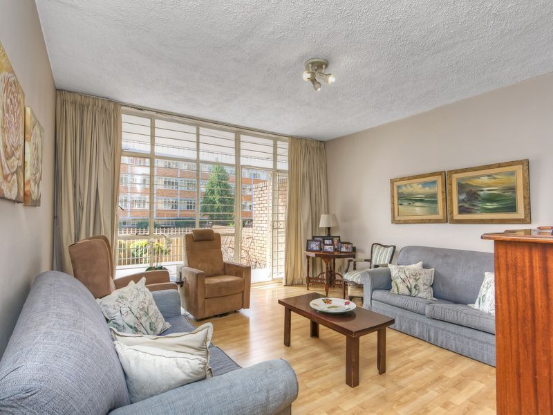 URGENT SALE!!! PERFECT LOCK UP AND GO IN A WELL MAINTAINED AND SECURE COMPLEX!!! - Photo 2