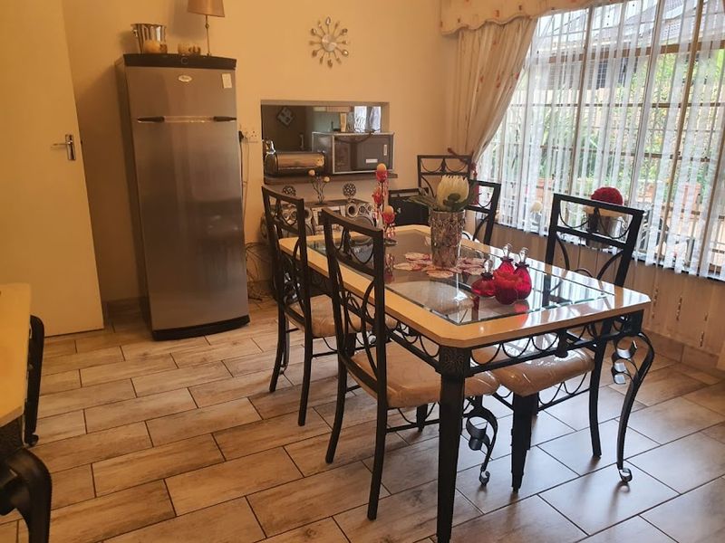 A Rare Gem! - Photo 10