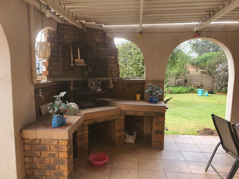 A Rare Gem! - Photo 4