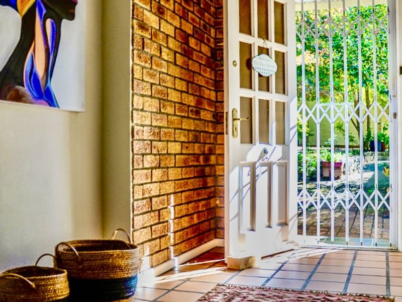 Charming 3 Bedroom House to rent in Heldervue. - Photo 2