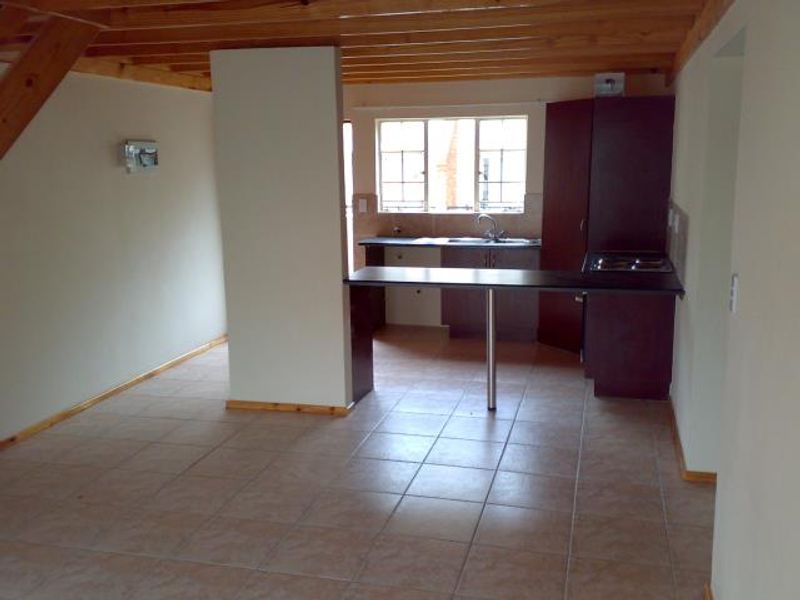 Modern and spacious living! - Photo 2