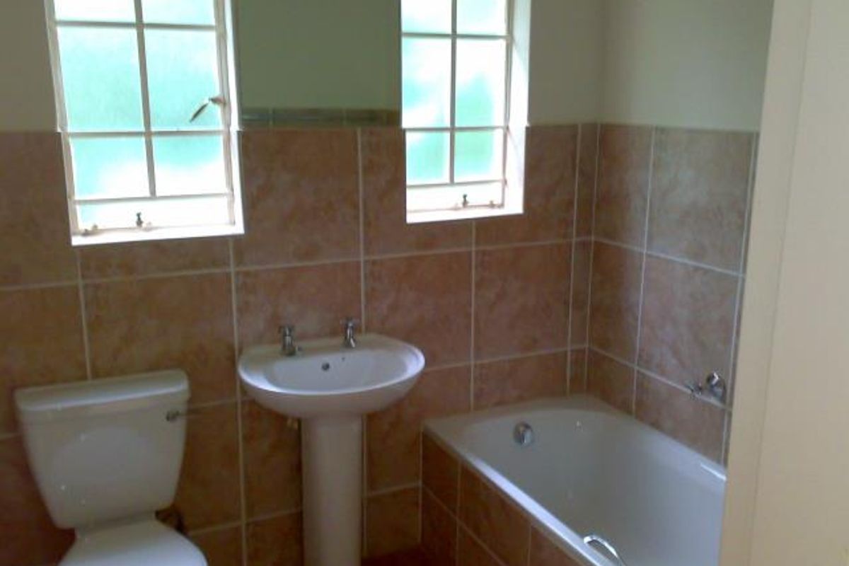 Modern and spacious living! - Photo 5