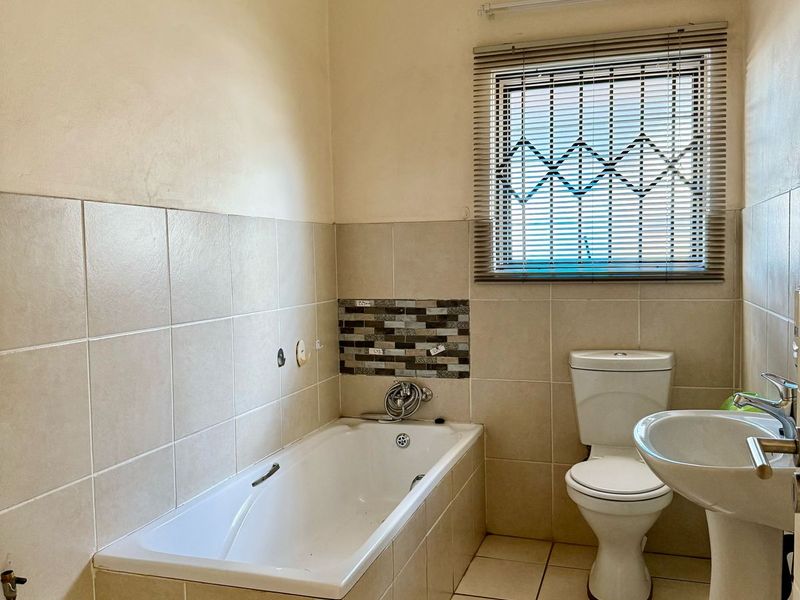 Your Dream Home Awaits at Mareldene Estate – Luxurious Townhouses for Sale! - Photo 8