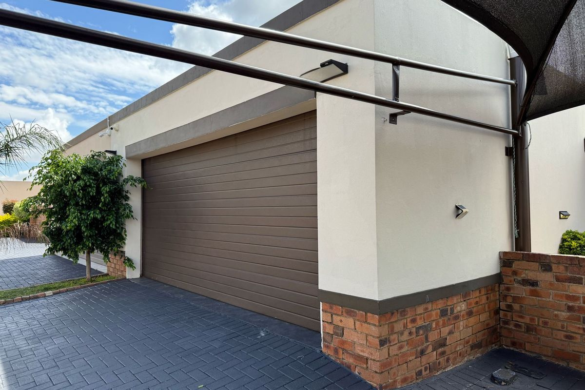 Your Dream Home Awaits at Mareldene Estate – Luxurious Townhouses for Sale! - Photo 2