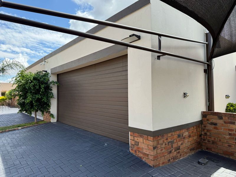 Your Dream Home Awaits at Mareldene Estate – Luxurious Townhouses for Sale! - Photo 2