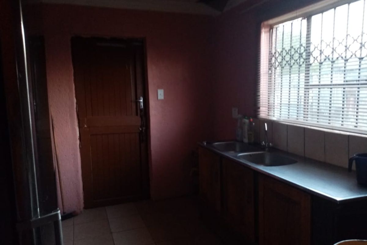 This beautiful three bedrooms property its situated in Pretoria - Photo 2