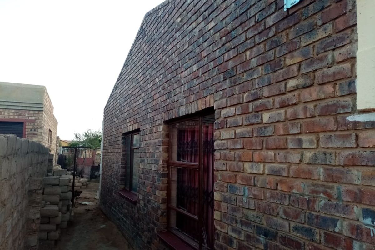 This beautiful three bedrooms property its situated in Pretoria - Photo 3