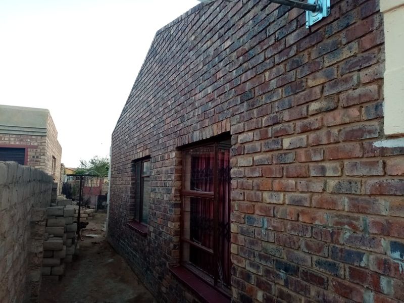 This beautiful three bedrooms property its situated in Pretoria - Photo 3