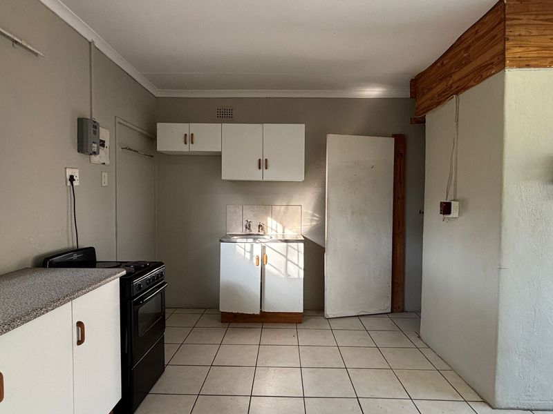 BACHELOR APARTMENT TO LET - Photo 5