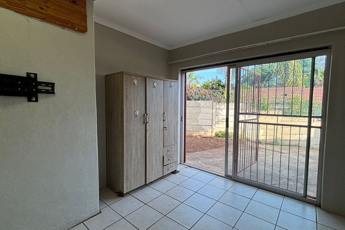 BACHELOR APARTMENT TO LET - Photo 3